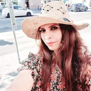 Meet your Posher, Lobna